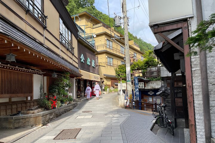 Ontspannen Sneeuwapen & Shibu Onsen : Green Season Privétour