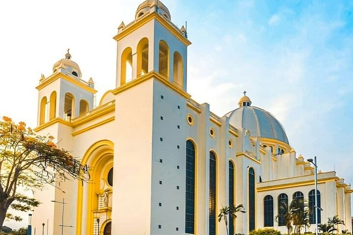 Recorrido a pie con guía por lo más destacado de San Salvador
