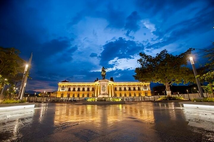 Recorrido a pie con guía por lo más destacado de San Salvador