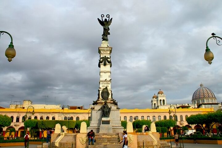 Recorrido a pie con guía por lo más destacado de San Salvador