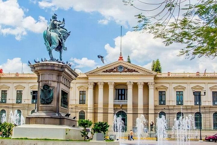 Recorrido a pie con guía por lo más destacado de San Salvador