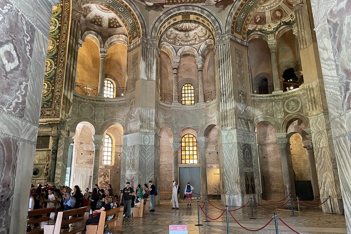 Tour esclusivo a piedi privato di Ravenna con un esperto locale