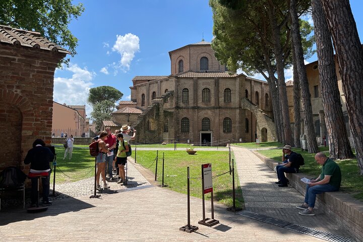 Tour esclusivo a piedi privato di Ravenna con un esperto locale
