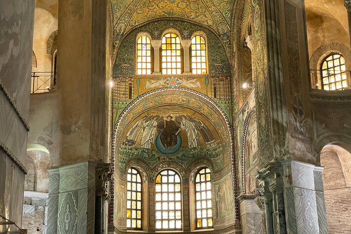 Tour esclusivo a piedi privato di Ravenna con un esperto locale