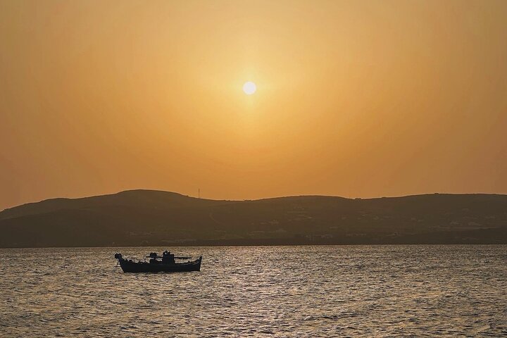Visite au coucher du soleil autour d'Antiparos | Tour en bateau privé
