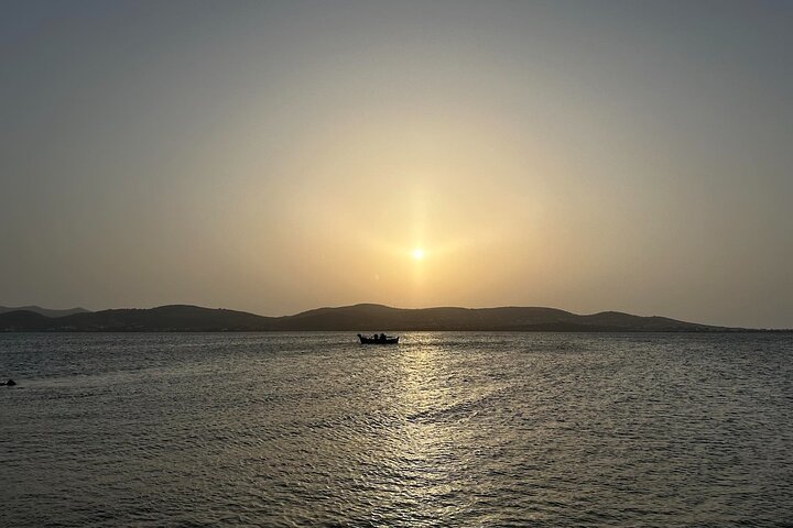 Visite au coucher du soleil autour d'Antiparos | Tour en bateau privé
