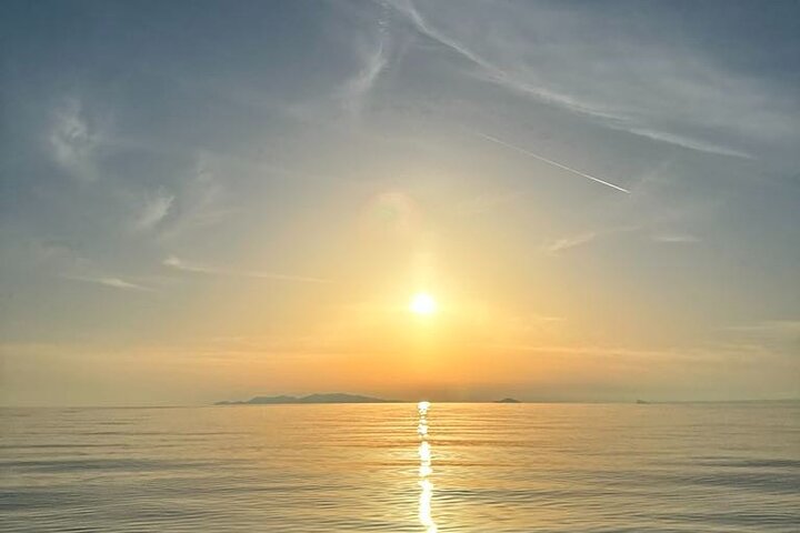 Visite au coucher du soleil autour d'Antiparos | Tour en bateau privé