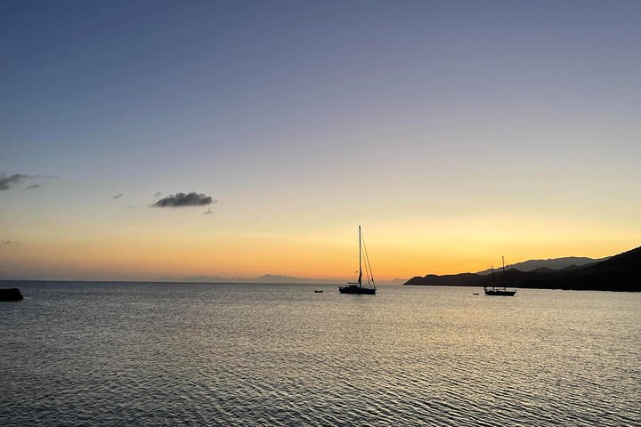 Visite au coucher du soleil autour d'Antiparos | Tour en bateau privé