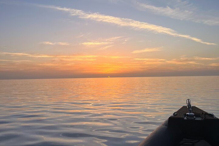 Visite au coucher du soleil autour d'Antiparos | Tour en bateau privé