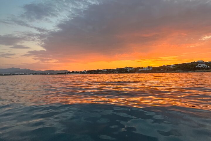 Visite au coucher du soleil autour d'Antiparos | Tour en bateau privé