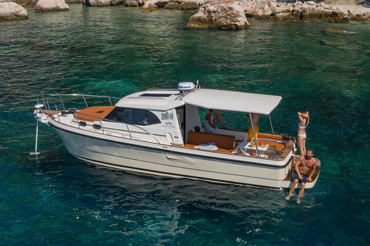 Gruppentour zur Blauen Grotte mit Schwimmen und Schnorcheln ab Hvar