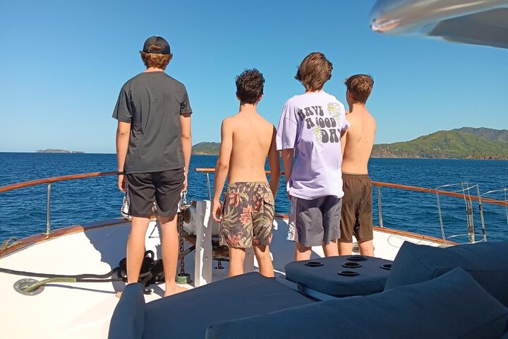 "KOKORUGA" Tour Privado en Barco con Comida,Bebida Libre,snórquel