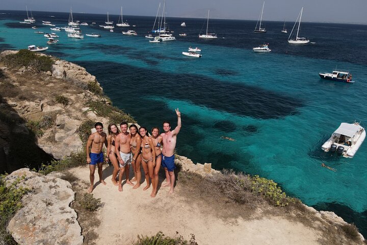 Favignana och Levanzo, Egadiska öarna turnerar med båt från Trapani