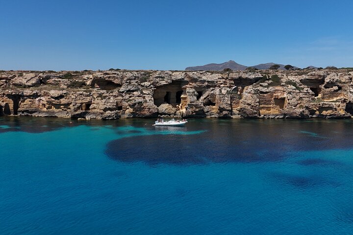 Favignana och Levanzo, Egadiska öarna turnerar med båt från Trapani