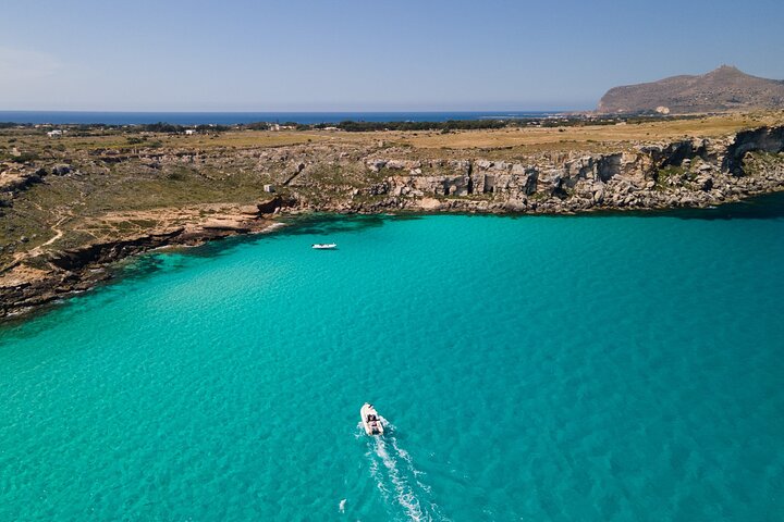 Favignana och Levanzo, Egadiska öarna turnerar med båt från Trapani