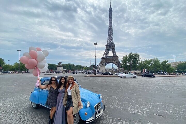 ¡Descubre París con estilo a bordo de un coche clásico francés Vintage!