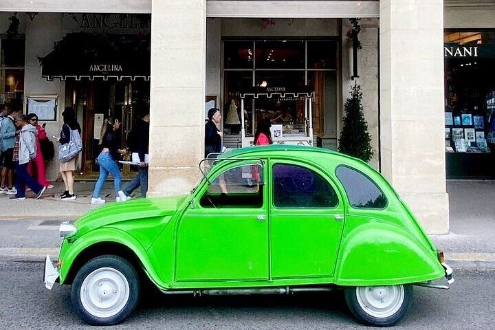 ¡Descubre París con estilo a bordo de un coche clásico francés Vintage!