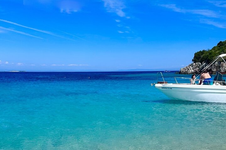 Privates Boot auf Zakynthos: Marathonisi, Keri-Höhlen, Myzithres (max. 5 Personen)