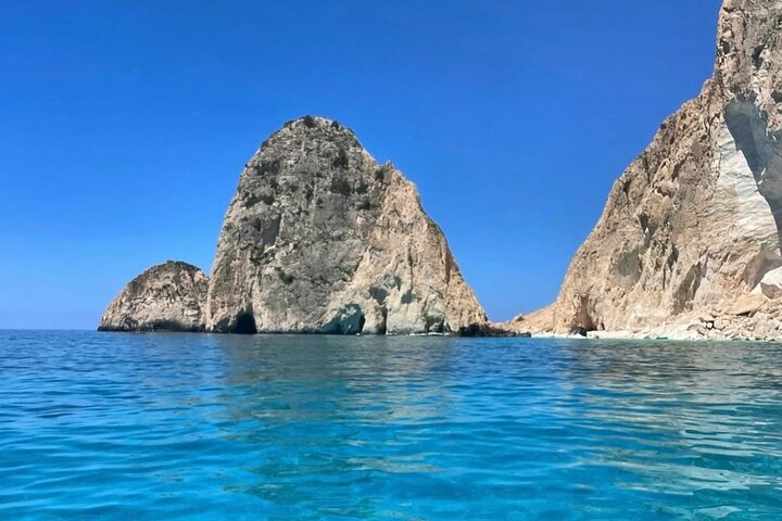 Privates Boot auf Zakynthos: Marathonisi, Keri-Höhlen, Myzithres (max. 5 Personen)