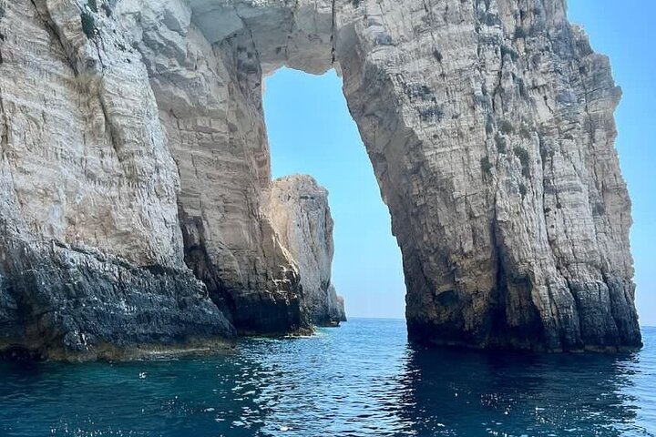 Privates Boot auf Zakynthos: Marathonisi, Keri-Höhlen, Myzithres (max. 5 Personen)