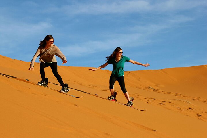Dubai Vormittag 4 Stunden Safari Sharing Jeep Sand Boarding & Camle Ride