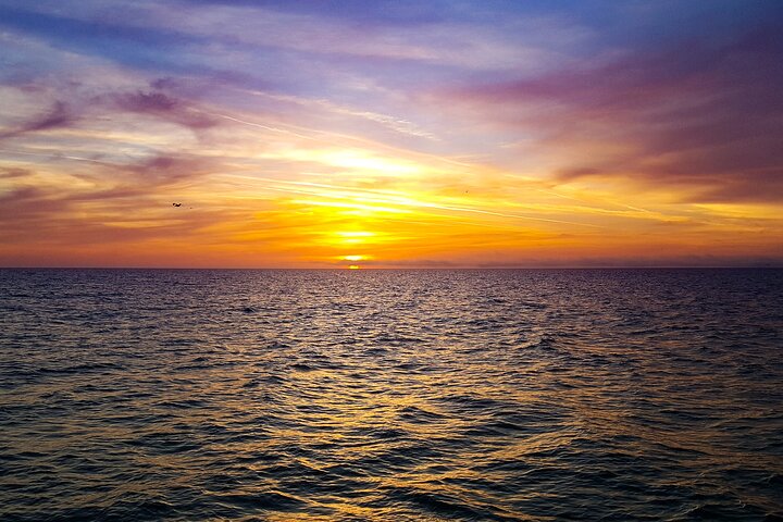 Crociera per festeggiare il tramonto durante i tour in barca ai tropici