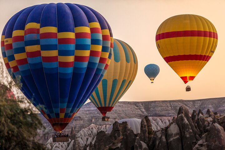 Passeio de balão de ar quente ao nascer do sol em Goreme, Capadócia