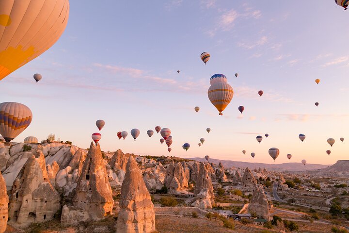 Passeio de balão de ar quente ao nascer do sol em Goreme, Capadócia
