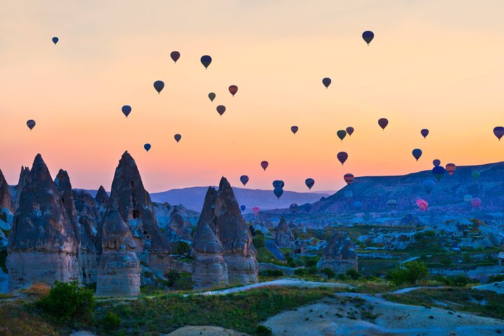 Passeio de balão de ar quente ao nascer do sol em Goreme, Capadócia