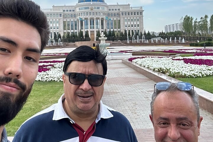 Tour privado de medio día por la ciudad de Astaná con comodidad