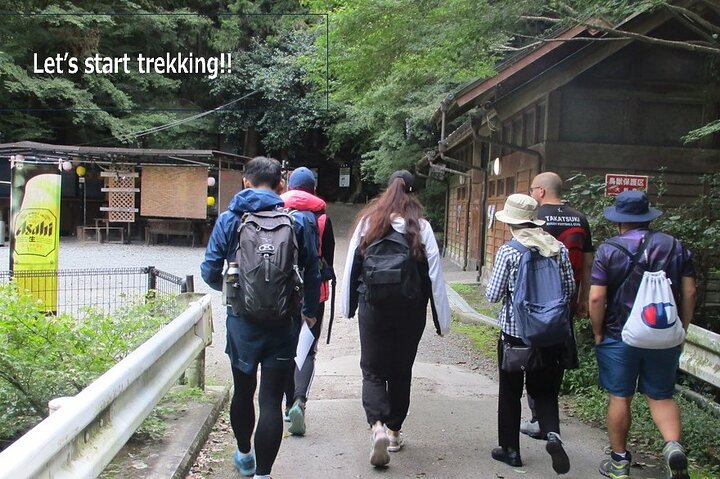 泉佐野市の犬鳴山で、日本旅館の温泉と会席料理付きプライベート登山トレッキング