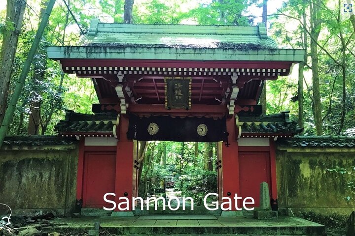 泉佐野市の犬鳴山で、日本旅館の温泉と会席料理付きプライベート登山トレッキング