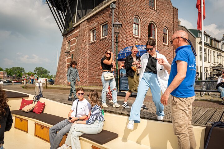 Crociera sul canale aperto di Haarlem con Guida Live (barca elettrica)