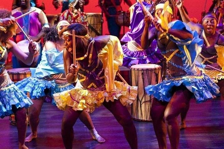 Tour della città di Nairobi e visita pomeridiana a Bomas del Kenya
