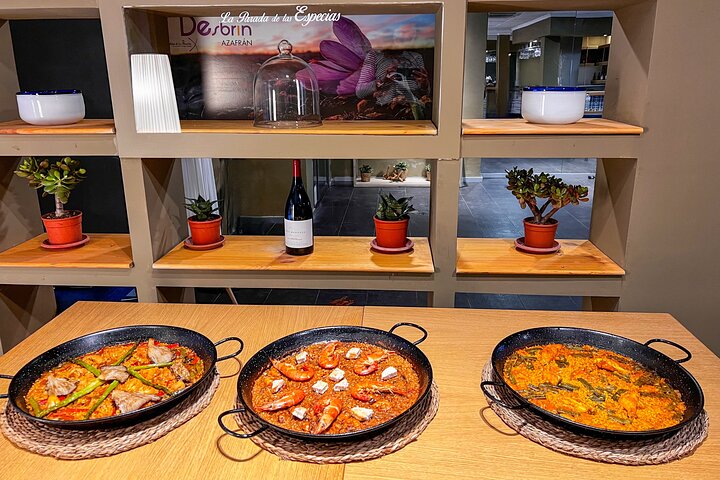 Lezione di cucina con paella, degustazione di vini e mercato centrale a Valencia