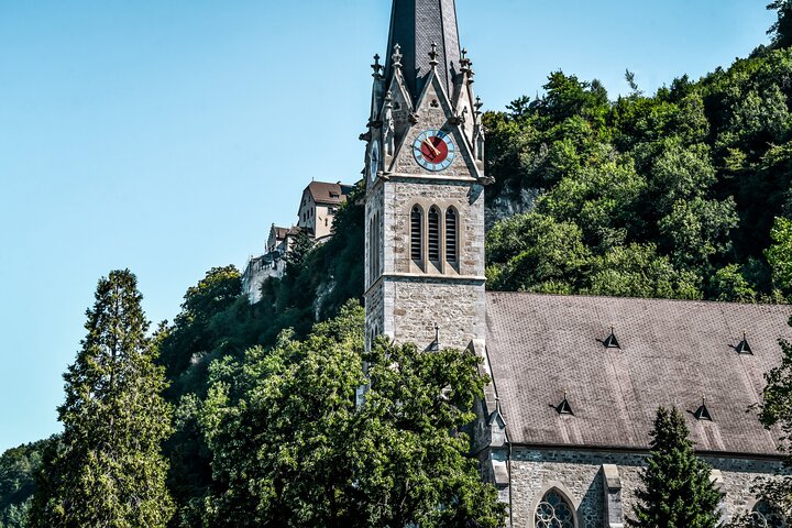 Tour privado a pie en familia cultural de Vaduz