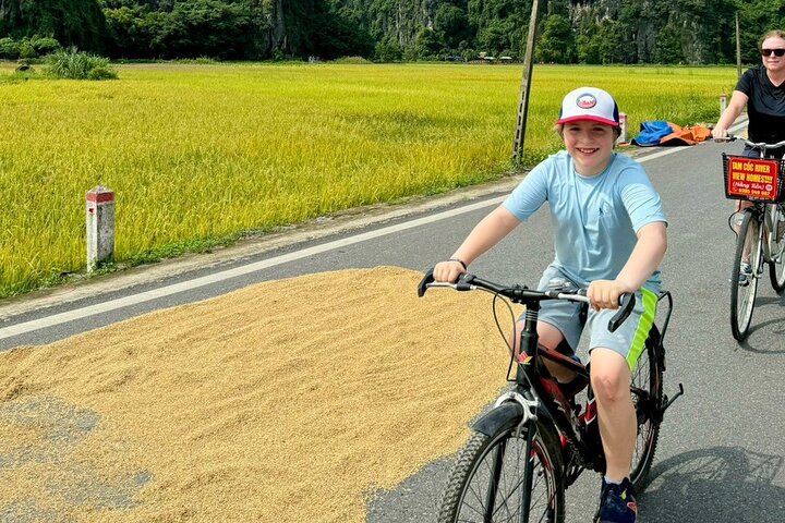 Ninh Binh Day Trip from Hanoi with Tam Coc Boat Ride