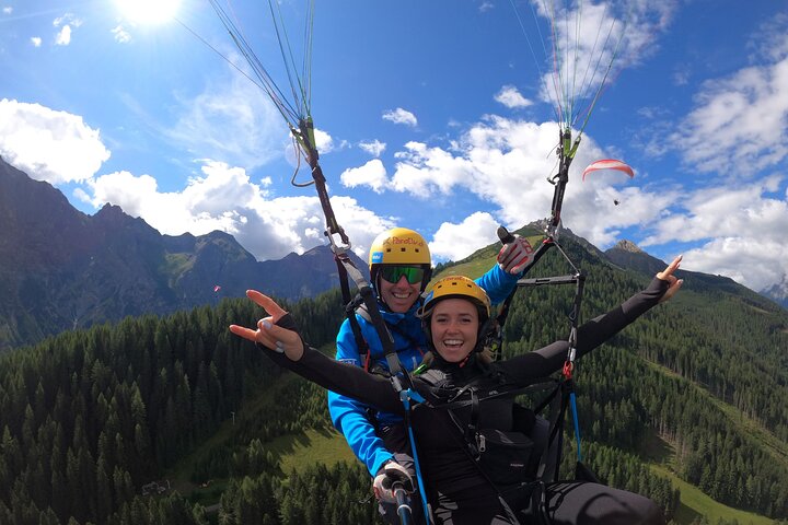 Parapente en tandem avec le champion du monde et son équipe, vallée de Stubai