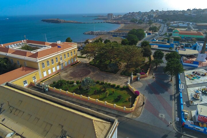 Visite de la plage et de la vieille ville – Histoire, culture et sites emblématiques