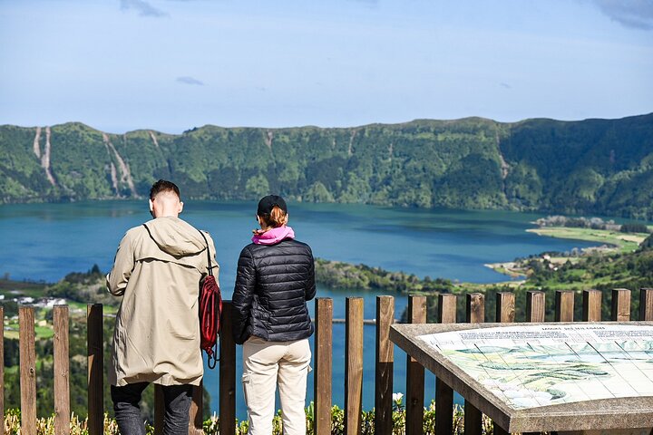 Tour di mezza giornata delle sette città dell'isola di São Miguel