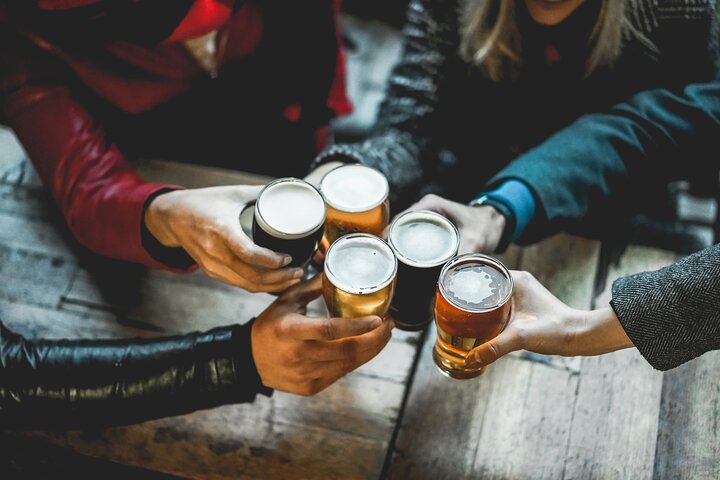 Private Tour: Rum- und Biertour mit Mittagessen auf den Cayman Islands