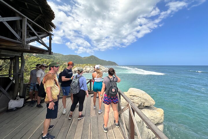 Privat Tayrona Hike till Cabo San Juan : Tvåspråkig Guide + Transport