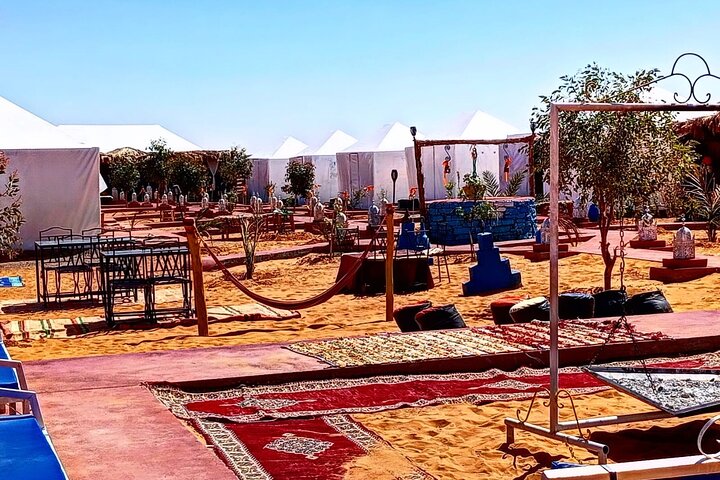 Camp privé de 2 jours dans le désert au départ d'Errachidia avec Camel Trek & Jeep