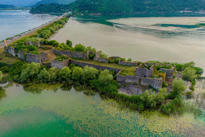 2 ore guidate - Tour Natura di Gruppo (degustazione vino locale in tour)