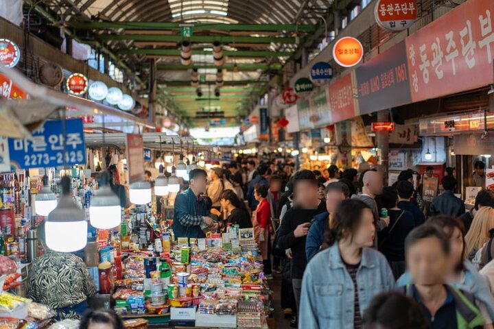 Recorrido privado en autocaravana por Seúl: explora la verdadera Corea del pasado al futuro