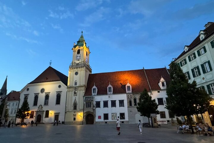 Bratislava bij nacht