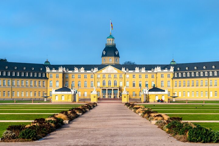 Självguidad rensningsjakt och stadsrally i Karlsruhe