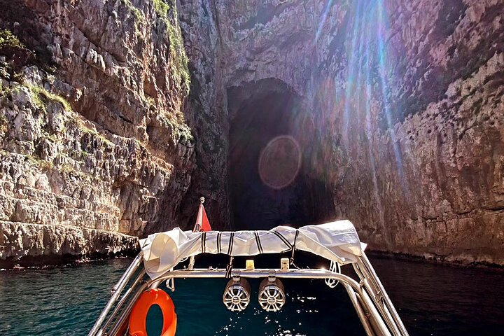 Panoramatur og snorkling i Haxhi Ali-grotten og Karaburun