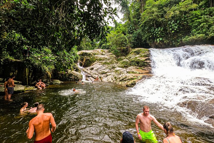 Vattenfall Jungle Jeep Adventure och Cachaca Tour från Paraty