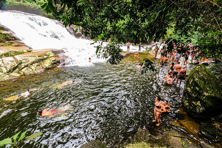 Vattenfall Jungle Jeep Adventure och Cachaca Tour från Paraty